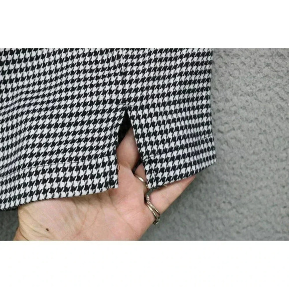 Love on a Hanger Houndstooth Mini Skirt-Size 3 - Picture 3 of 10